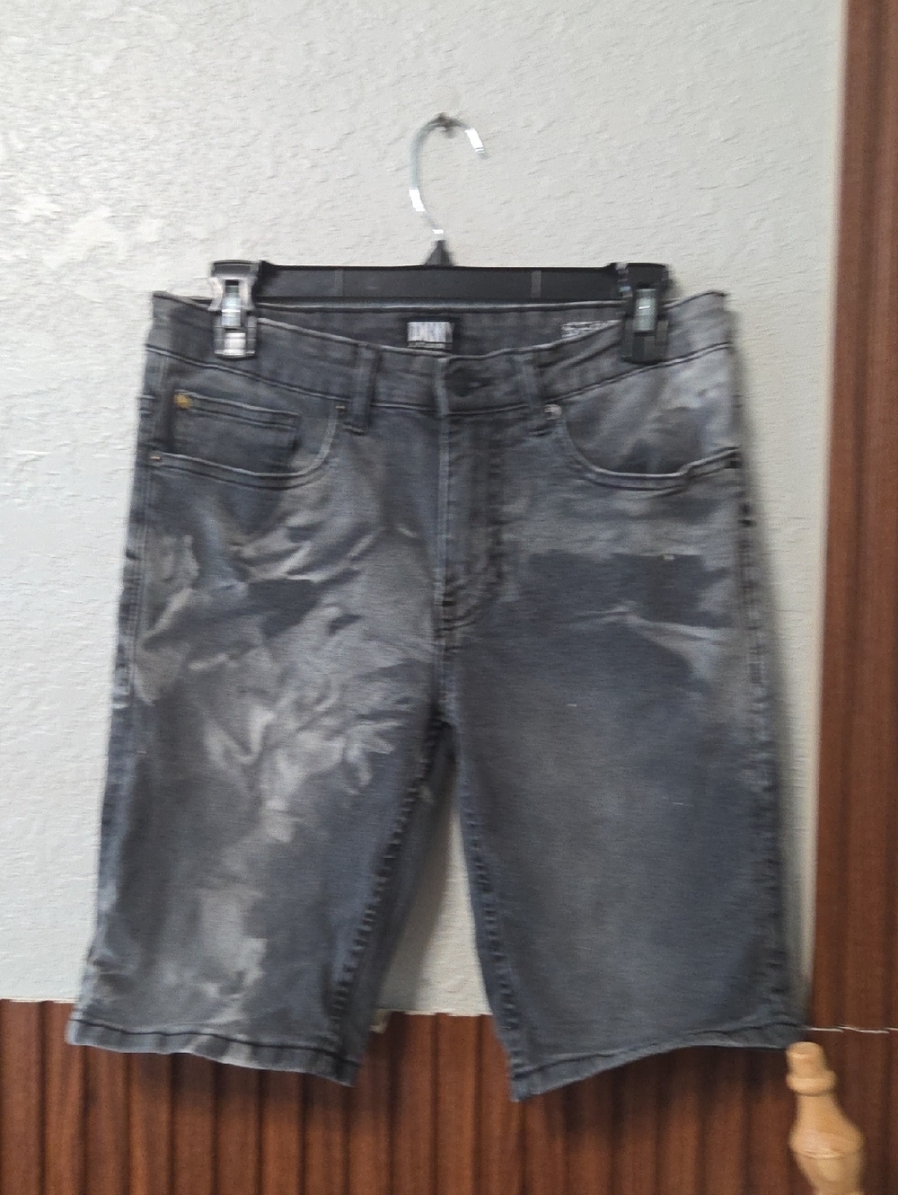 DKNY Men's Gray Acid-Wash Denim Shorts Sx 29 In .